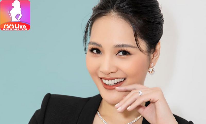 Hoa hậu Trần Thị Hương Giang