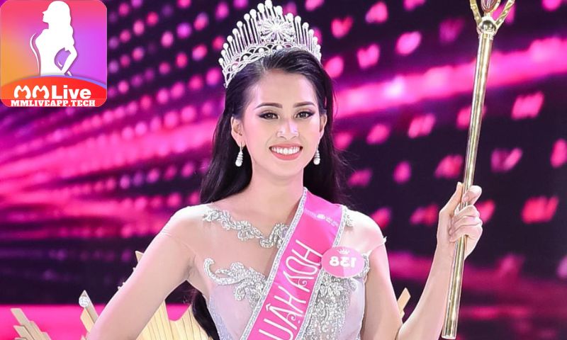 Hành trịnh đăng quang Hoa hậu Việt Nam
