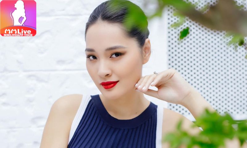 Vẻ đẹp quyền lực của hoa hậu Trần Thị Hương Giang
